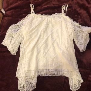 LACE COLD SHOULDER TOP